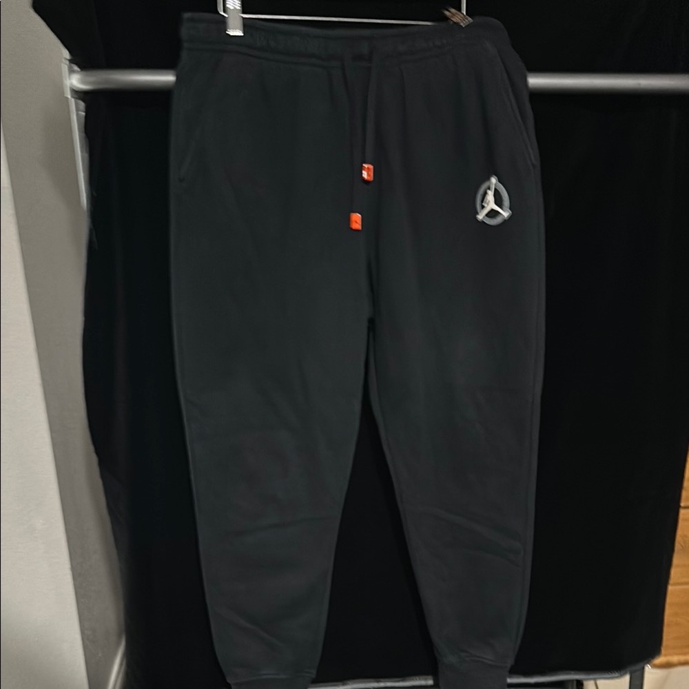 Jordan Flight MVP Men's Fleece Pants in Black -
DV7596-010
